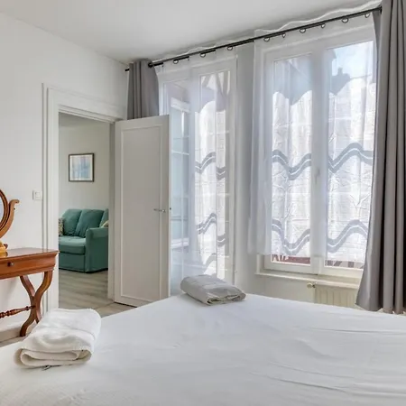 Camille Joli Centre Apartment