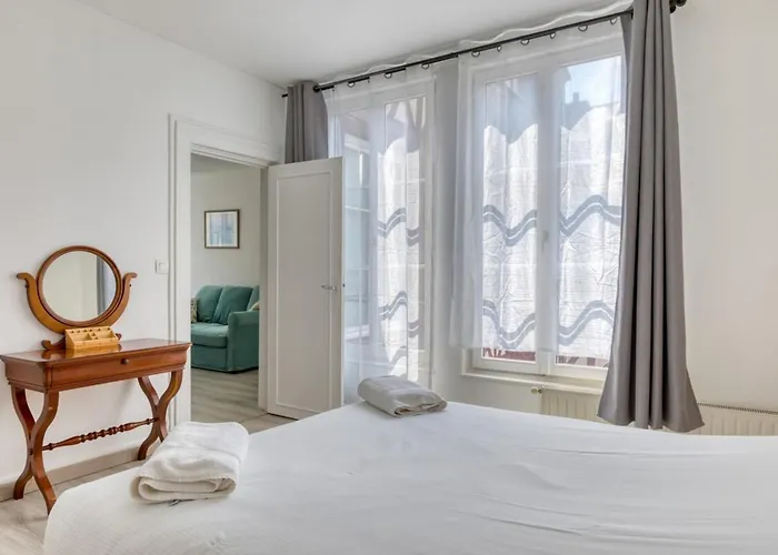 Camille Joli Centre Apartment