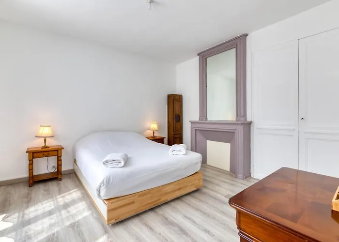 Camille Joli Centre *