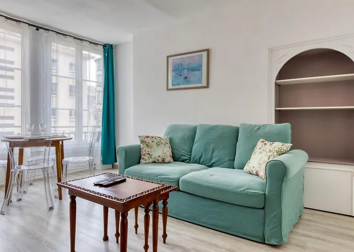 Camille Joli Centre Apartment