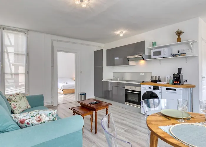 Camille Joli Centre *